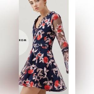 Finders Lace dress size Medium Super cute, amazing detail